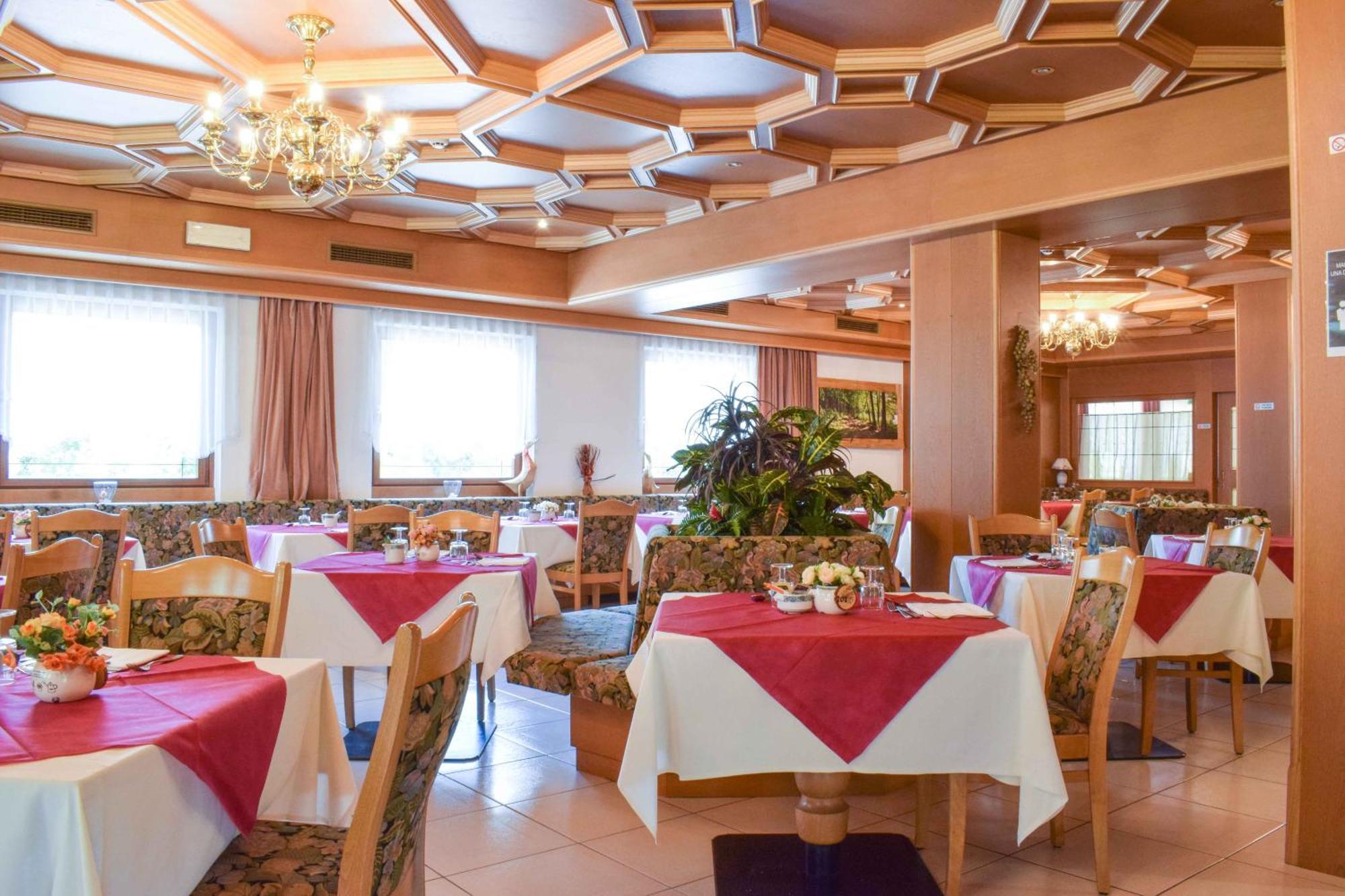 Albergo Scoiattolo Falcade Buitenkant foto